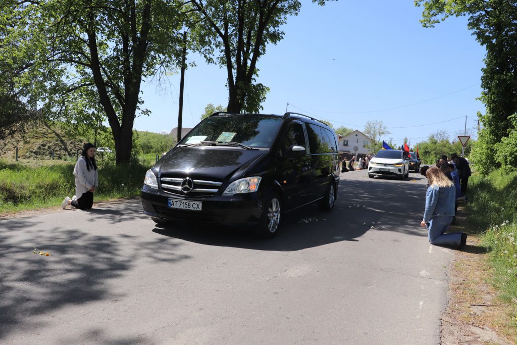 У Ямницькій громаді провели в останню путь бійця Сергія Калиновського