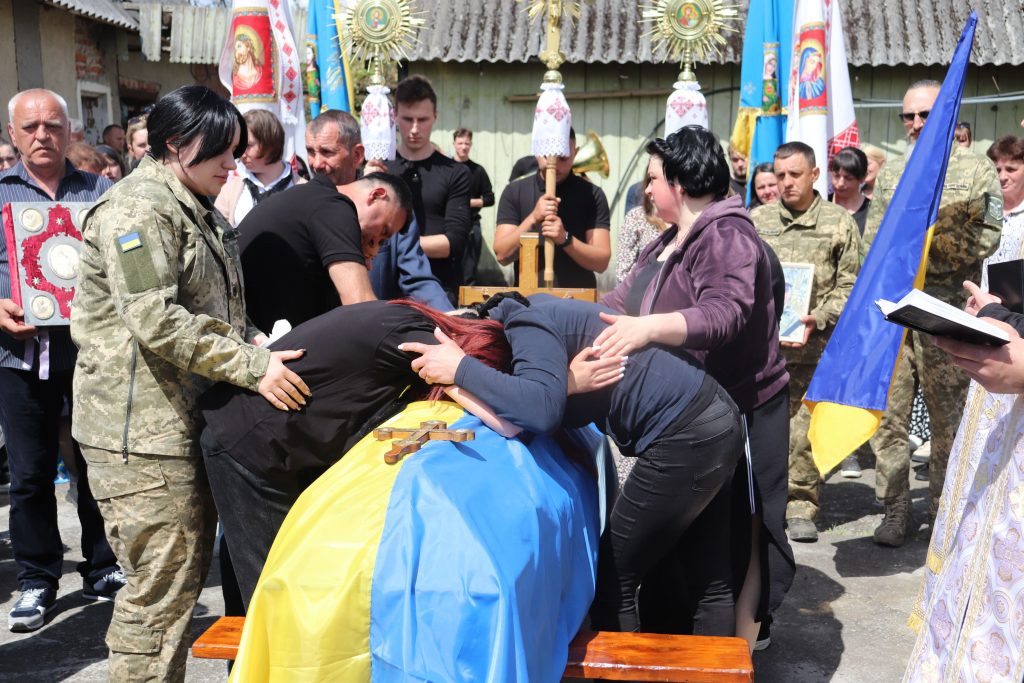 У Ямницькій громаді провели в останню путь бійця Сергія Калиновського