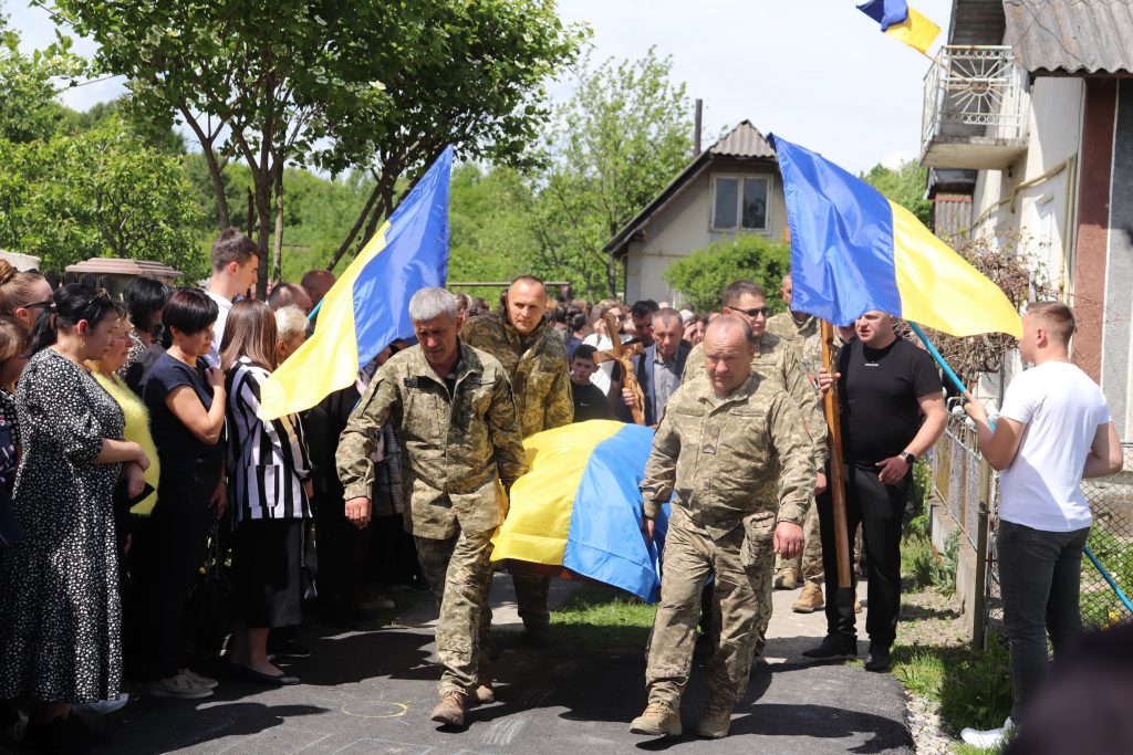 У Ямницькій громаді провели в останню путь бійця Сергія Калиновського