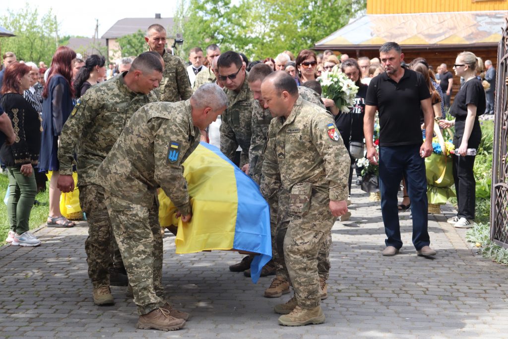 У Ямницькій громаді провели в останню путь бійця Сергія Калиновського